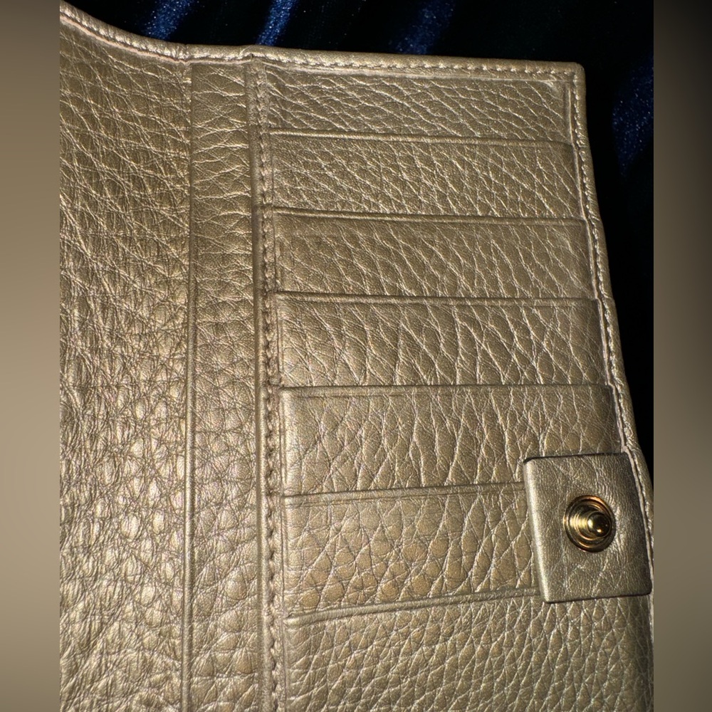 GUCCI Embossed Continental Platinum Leather Wallet - Picture 4 of 16
